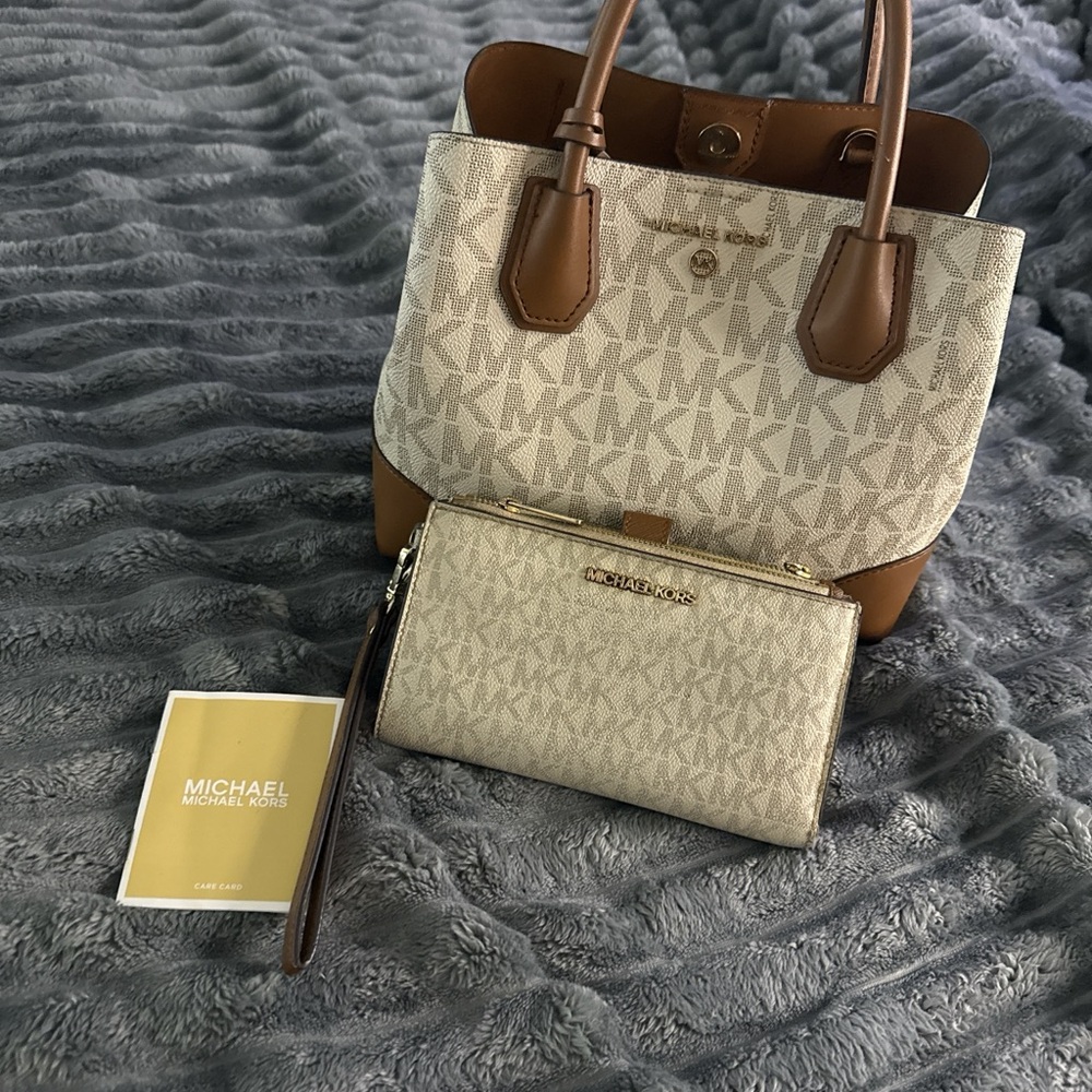Micheal Kors hand bag with matching Micheal Kors wallet